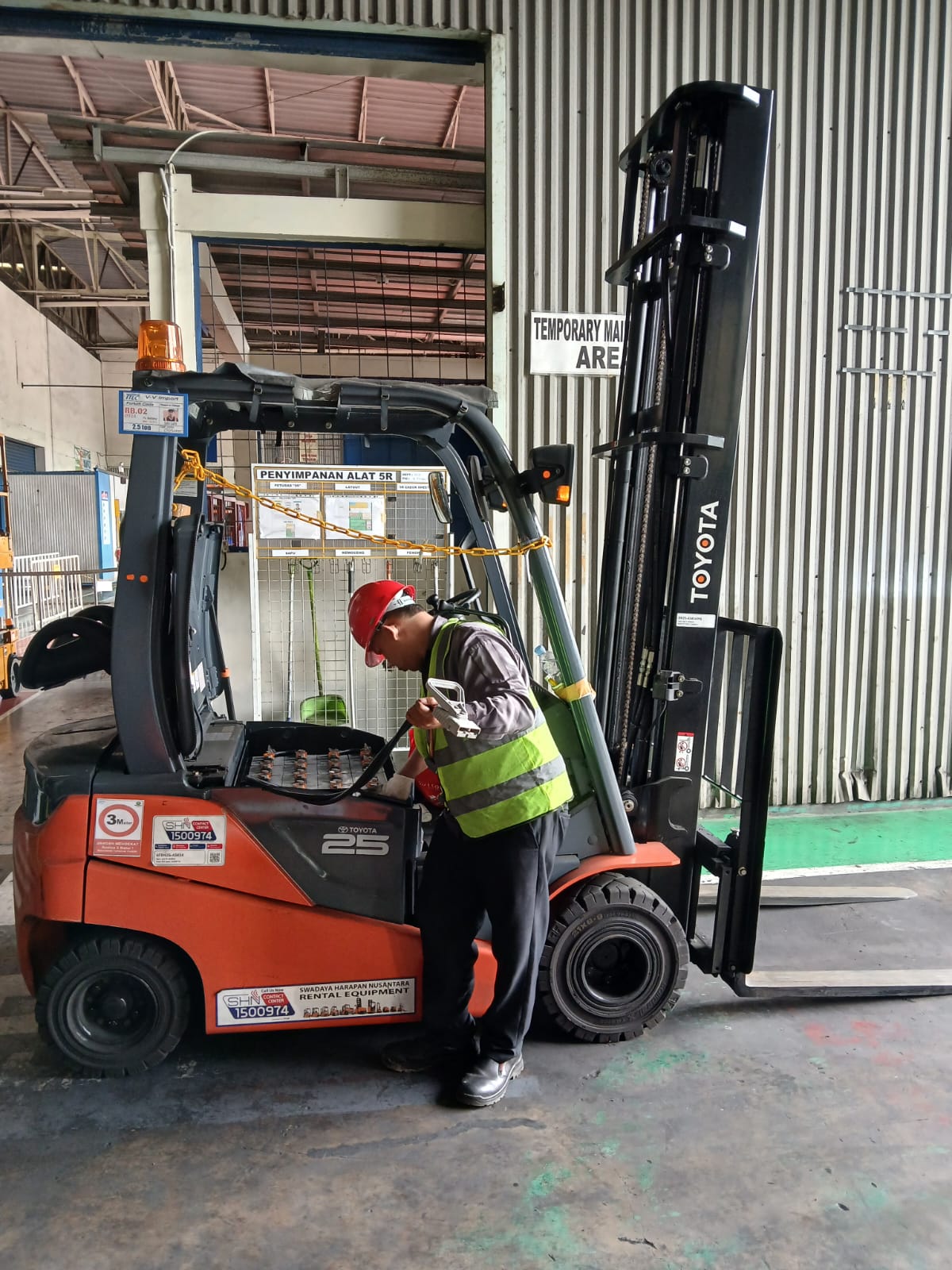 BPSI rental battery support for forklift operations